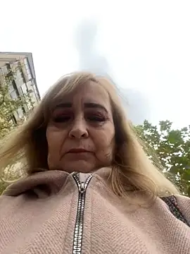 Snapshot of Irina2909@xh chatting on 11/05/25, 12:49 Irina2909xh online show from 11/05/25, 12:49