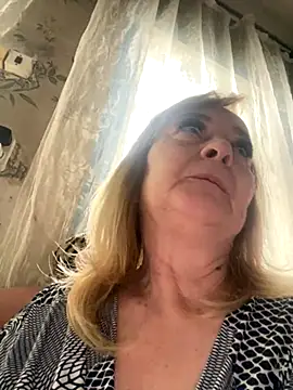 Snapshot of Irina2909@xh chatting on 11/16/25, 09:37 Irina2909xh online show from 11/16/25, 09:37