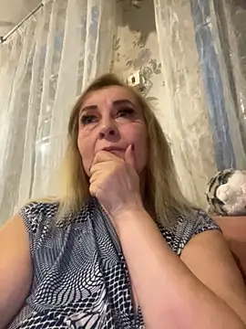 Snapshot of Irina2909@xh chatting on 11/21/25, 03:54 Irina2909xh online show from 11/21/25, 03:54