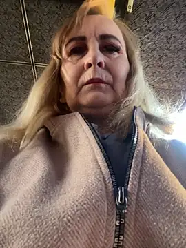 Snapshot of Irina2909@xh chatting on 11/24/25, 12:27 Irina2909xh online show from 11/24/25, 12:27