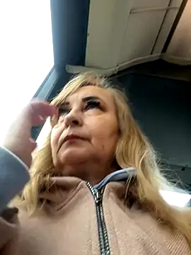 Snapshot of Irina2909@xh chatting on 11/27/25, 10:50 Irina2909xh online show from 11/27/25, 10:50