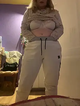 Snapshot of Irina2909@xh chatting on 02/10/26, 05:28 Irina2909xh online show from 02/10/26, 05:28