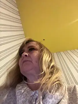 Snapshot of Irina2909@xh chatting on 02/12/26, 10:27 Irina2909xh online show from 02/12/26, 10:27