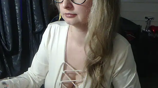 RubiLakros online show from 03/10/25, 06:34