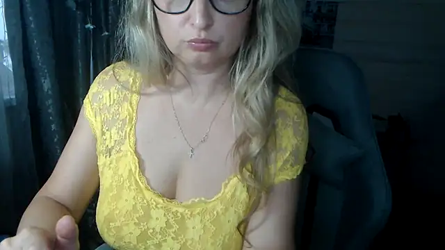 RubiLakros online show from 10/22/25, 01:22