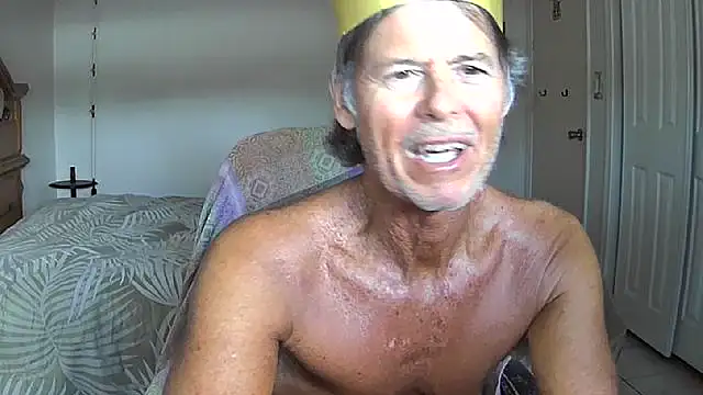 nakeedcowboi65 online show from 04/15/26, 09:37