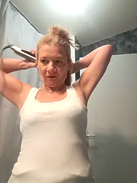 Snapshot of jennylovence chatting on 05/19/26, 07:04 jennylovence online show from 05/19/26, 07:04