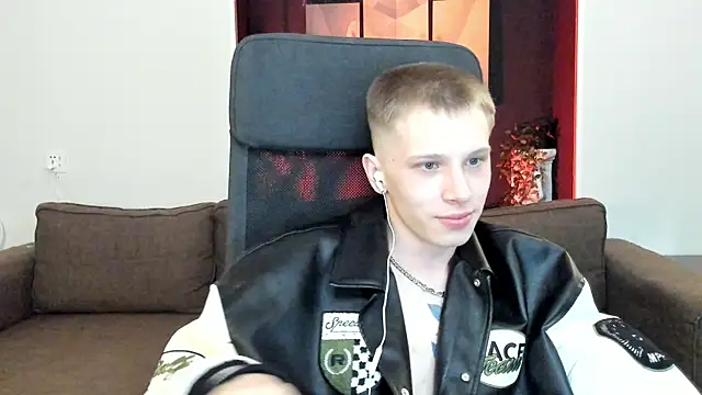 Snapshot of arlekincrop chatting on 03/19/25, 10:31 arlekincrop online show from 03/19/25, 10:31