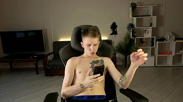 Snapshot of arlekincrop chatting on 09/20/25, 01:34 arlekincrop online show from 09/20/25, 01:34