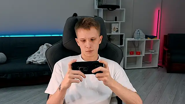 Snapshot of arlekincrop chatting on 09/23/25, 05:05 arlekincrop online show from 09/23/25, 05:05