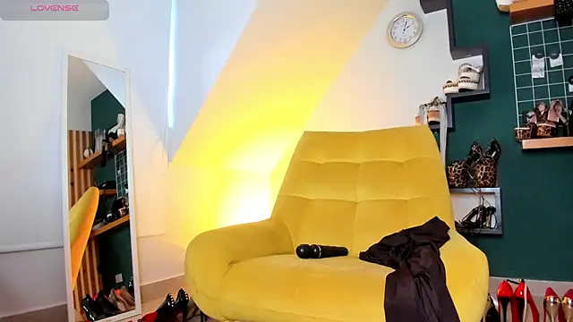 Ashley leon  online show from 04/17/26, 02:42