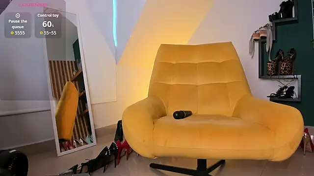 Ashley leon  online show from 04/23/26, 07:49