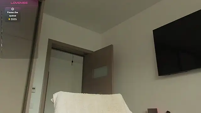 Snapshot of AmiraRosse chatting on 11/11/25, 06:24 AmiraRosse online show from 11/11/25, 06:24