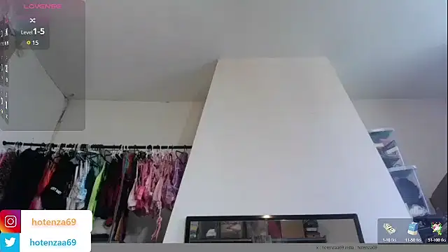Snapshot of Hotenza69 chatting on 03/11/25, 11:44 Hotenza69 online show from 03/11/25, 11:44