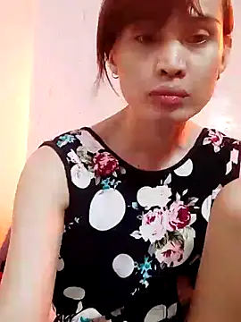 Snapshot of QueenSoreal chatting on 02/05/25, 10:12 QueenSoreal online show from 02/05/25, 10:12