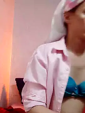 Snapshot of QueenSoreal chatting on 02/06/25, 04:47 QueenSoreal online show from 02/06/25, 04:47