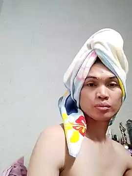 Snapshot of QueenSoreal chatting on 02/14/25, 03:26 QueenSoreal online show from 02/14/25, 03:26