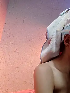 Snapshot of QueenSoreal chatting on 02/16/25, 01:38 QueenSoreal online show from 02/16/25, 01:38