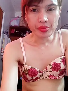 Snapshot of QueenSoreal chatting on 02/16/25, 04:42 QueenSoreal online show from 02/16/25, 04:42