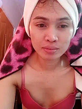 Snapshot of QueenSoreal chatting on 02/23/25, 03:18 QueenSoreal online show from 02/23/25, 03:18