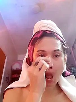 Snapshot of QueenSoreal chatting on 03/12/25, 07:28 QueenSoreal online show from 03/12/25, 07:28