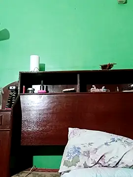 Snapshot of QueenSoreal chatting on 09/27/25, 07:41 QueenSoreal online show from 09/27/25, 07:41