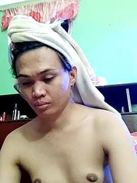 Snapshot of QueenSoreal chatting on 10/24/25, 03:30 QueenSoreal online show from 10/24/25, 03:30