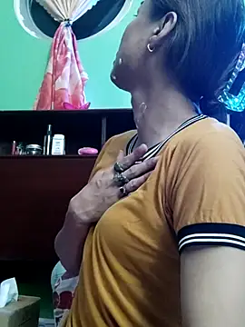 Snapshot of QueenSoreal chatting on 10/29/25, 05:25 QueenSoreal online show from 10/29/25, 05:25