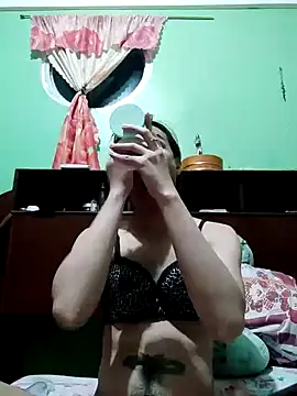 Snapshot of QueenSoreal chatting on 11/07/25, 04:51 QueenSoreal online show from 11/07/25, 04:51