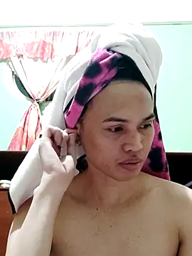 Snapshot of QueenSoreal chatting on 11/27/25, 03:14 QueenSoreal online show from 11/27/25, 03:14