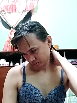 Snapshot of QueenSoreal chatting on 12/04/25, 02:37 QueenSoreal online show from 12/04/25, 02:37