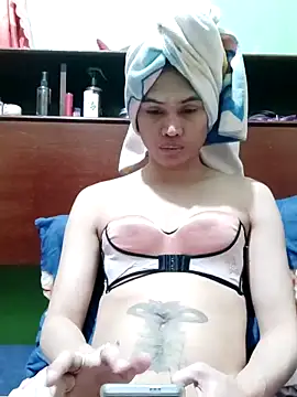 Snapshot of QueenSoreal chatting on 12/05/25, 01:09 QueenSoreal online show from 12/05/25, 01:09