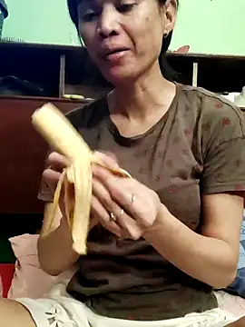 QueenSoreal online show from 04/21/26, 09:39