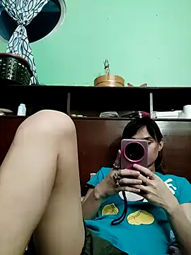 QueenSoreal online show from 04/22/26, 01:45