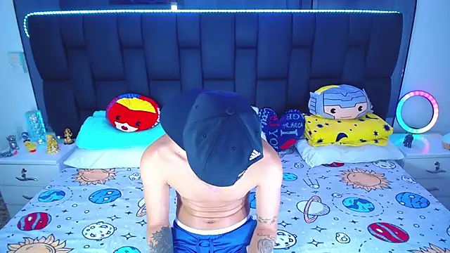 Snapshot of Nice_ButtX chatting on 03/04/25, 08:27 Nice ButtX online show from 03/04/25, 08:27