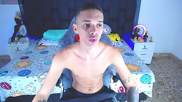 Snapshot of Nice_ButtX chatting on 09/17/25, 03:24 Nice ButtX online show from 09/17/25, 03:24