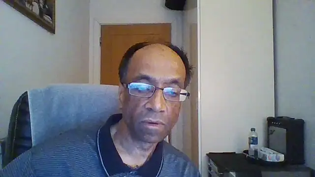 Snapshot of rauncher1 chatting on 10/17/25, 09:01 rauncher1 online show from 10/17/25, 09:01