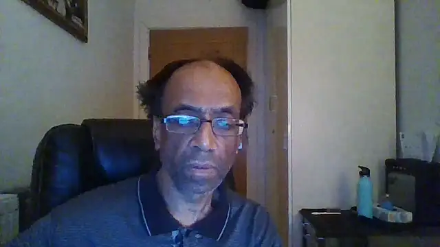 Snapshot of rauncher1 chatting on 12/15/25, 04:44 rauncher1 online show from 12/15/25, 04:44