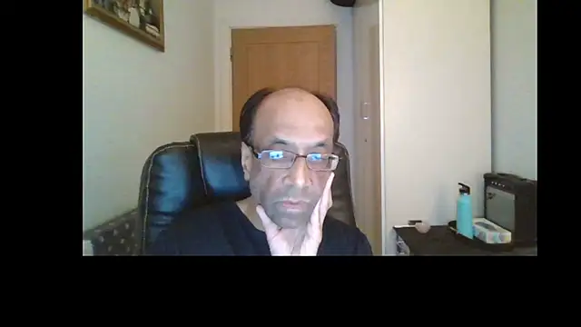 Snapshot of rauncher1 chatting on 05/05/26, 09:45 rauncher1 online show from 05/05/26, 09:45