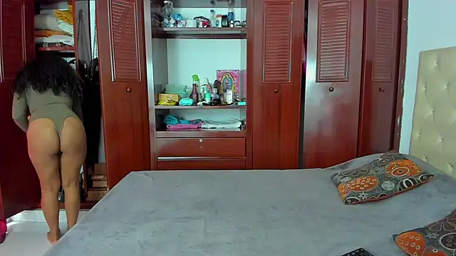Snapshot of LUISSA_ chatting on 01/07/25, 02:19 LUISSA online show from 01/07/25, 02:19
