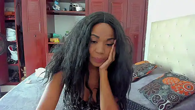 Snapshot of LUISSA_ chatting on 01/12/25, 02:19 LUISSA online show from 01/12/25, 02:19