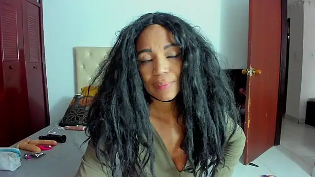 Snapshot of LUISSA_ chatting on 03/08/25, 12:20 LUISSA online show from 03/08/25, 12:20