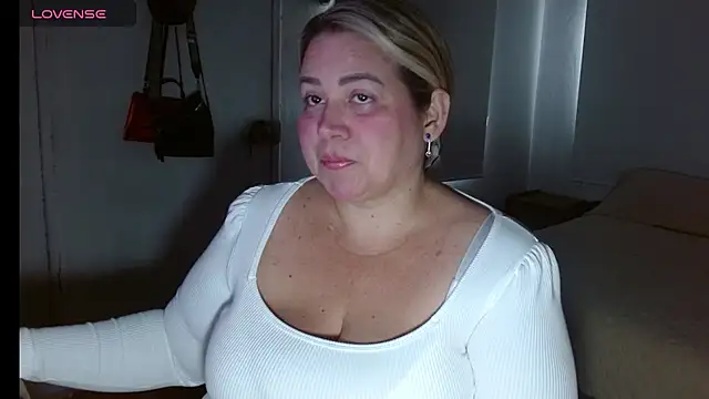 bella savati online show from 10/09/25, 07:23