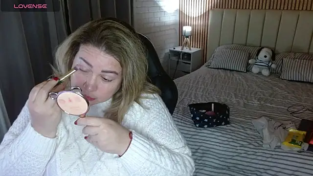 Snapshot of bella_savati chatting on 01/14/26, 01:00 bella savati online show from 01/14/26, 01:00