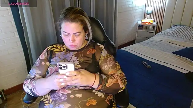 Snapshot of bella_savati chatting on 02/18/26, 11:33 bella savati online show from 02/18/26, 11:33