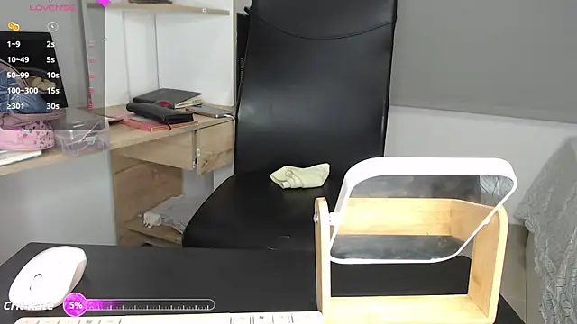 Snapshot of BriannaLorens chatting on 11/01/25, 02:08 BriannaLorens online show from 11/01/25, 02:08