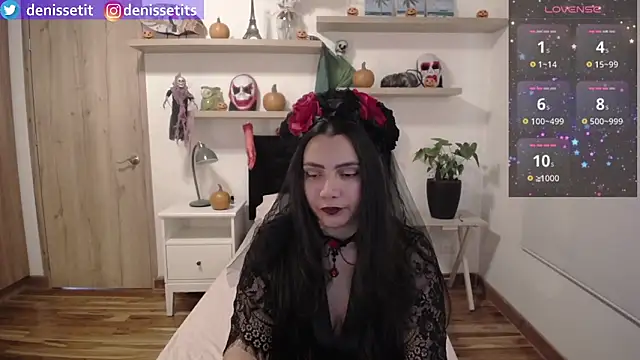 DenisseTits online show from 10/31/25, 08:21