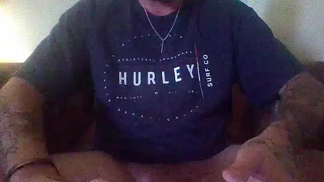 Snapshot of cumgitsumdic chatting on 12/16/25, 06:02 cumgitsumdic online show from 12/16/25, 06:02