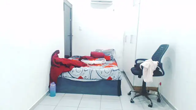 Snapshot of Samantha69x chatting on 12/15/24, 12:18 Samantha69x online show from 12/15/24, 12:18