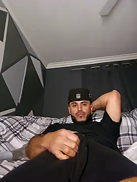 Snapshot of gardy8585 chatting on 12/08/24, 02:09 gardy8585 online show from 12/08/24, 02:09